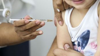 À CNN Rádio, Flávia Bravo, da Sociedade Brasileira de Imunizações, avaliou que baixa procura da vacinação não se dá somente devido à pandemia de Covid