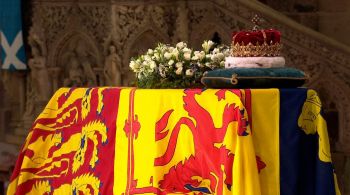 Caixão da rainha permanecerá na Catedral de St Giles para um serviço de oração e reflexão com a presença do rei e da rainha consorte e membros da família real