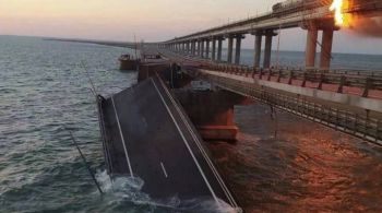 Mykhailo Podolyak publicou uma imagem da ponte de Kerch, que liga o território continental russo à Crimeia, após o incidente e chamou de "o começo", mas não reivindicou a destruição como responsabilidade da Ucrânia