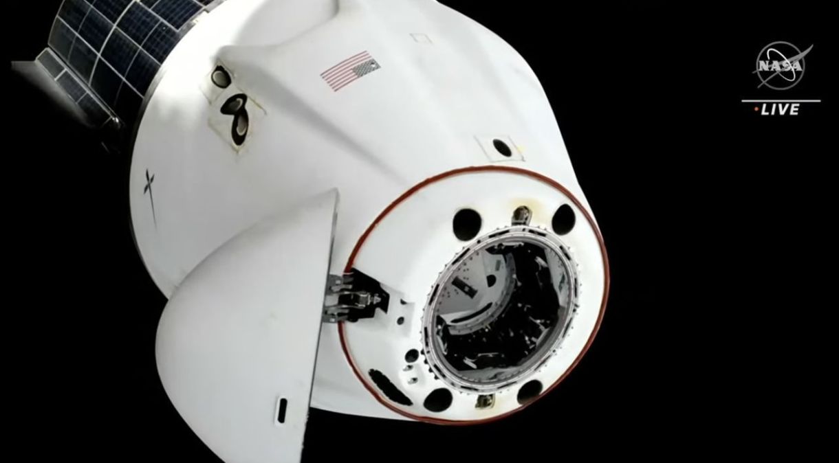 A cápsula SpaceX Crew Dragon carregando os astronautas da Crew-4 é mostrada deixando a Estação Espacial Internacional logo após o meio-dia ET na sexta-feira, 14 de outubro.