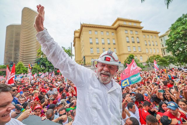 Candidato à Presidência Luiz Inácio Lula da Silva (PT) em Belo Horizonte, na manhã deste domingo (9)