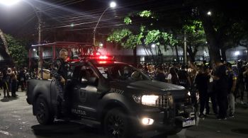 Quatorze corintianos foram detidos; polícia entrou em confronto com flamenguistas nos arredores do estádio