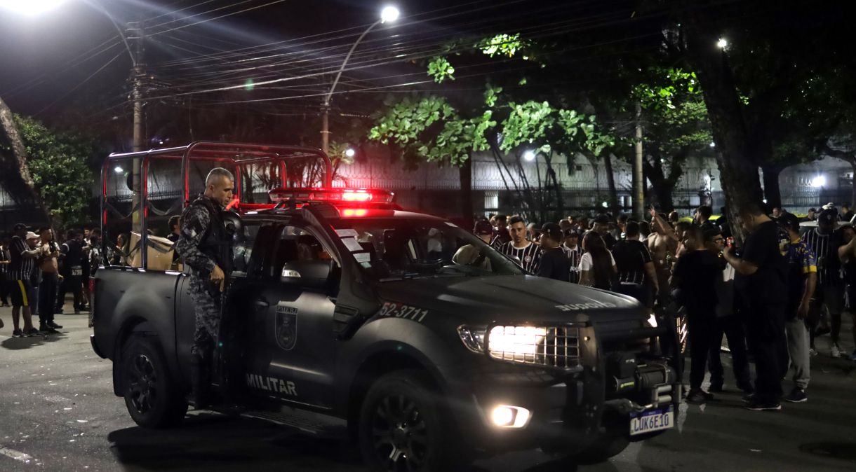 Forte esquema de segurança no entorno do estádio do Maracanã na final da Copa do Brasil