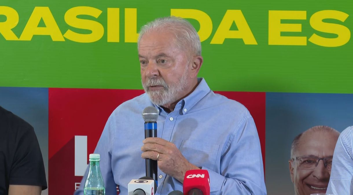 Candidato à Presidência Luiz Inácio Lula da Silva (PT) em atendimento à imprensa no Rio de Janeiro