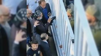 Aliados visitam ex-deputado após ele atirar contra policiais e resistir à prisão