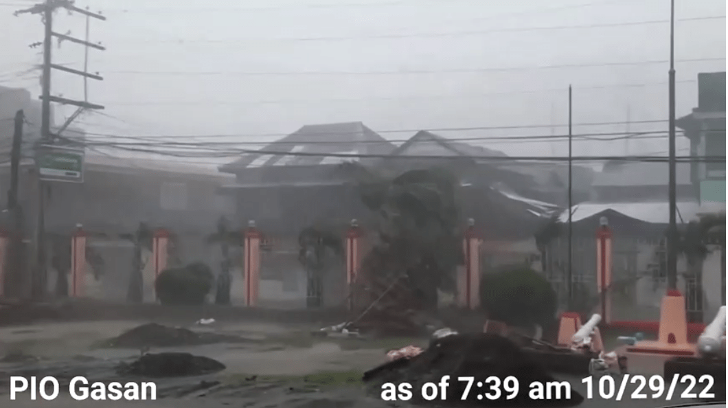 Tempestade tropical Nalgae traz ventos e chuvas fortes para as Filipinas