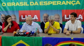 Prefeito esteve ao lado da candidata a governo em Recife durante visita de Lula à capital pernambucana