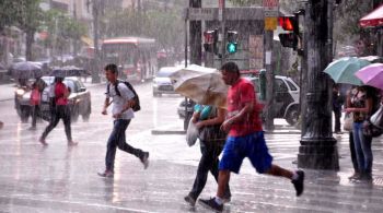 À CNN Rádio, a meteorologista Maria Clara Sassaki disse que há chance de granizo no interior de São Paulo e de Minas Gerais 