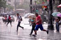 Sudeste deve ter altas temperaturas e chuva forte à tarde, diz previsão do tempo