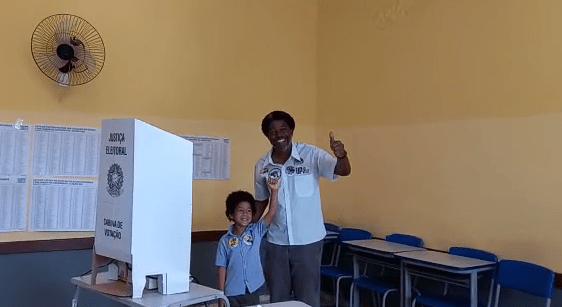 Leonardo Péricles vota em Belo Horizonte