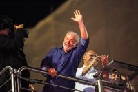 Lula volta a São Paulo após descanso na Bahia e deve liderar equipe de transição