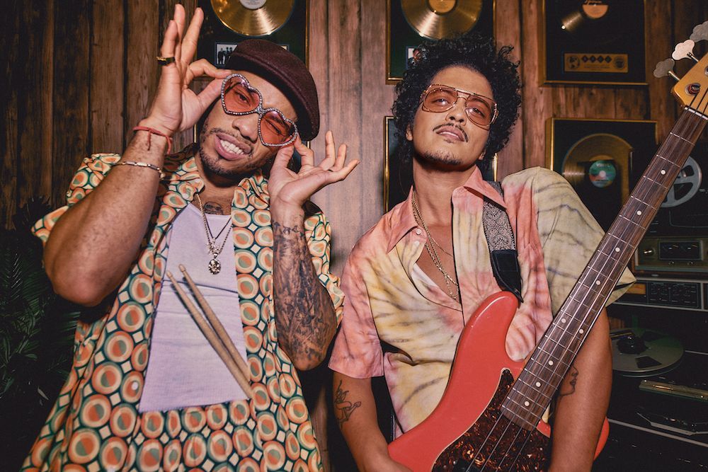 Bruno Mars anuncia que não vai concorrer ao Grammy de 2023 com o Silk Sonic