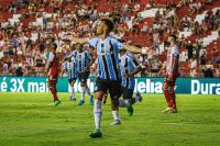 Grêmio reedita Batalha dos Aflitos e garante retorno à elite do Brasileirão