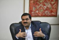 Gautam Adani abandonou faculdade, mas se tornou “grande demais para falir”