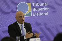 Em pronunciamento, presidente do TSE pede comparecimento do eleitor às urnas