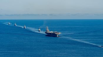 Marinha norte-americana direciona grupo de ataque de porta-aviões para perto da Coreia após lançamentos de mísseis pela Coreia do Norte nesta semana