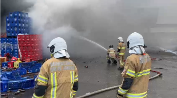 Segundo o Corpo de Bombeiros, já foram gastos 400 mil litros de água na operação