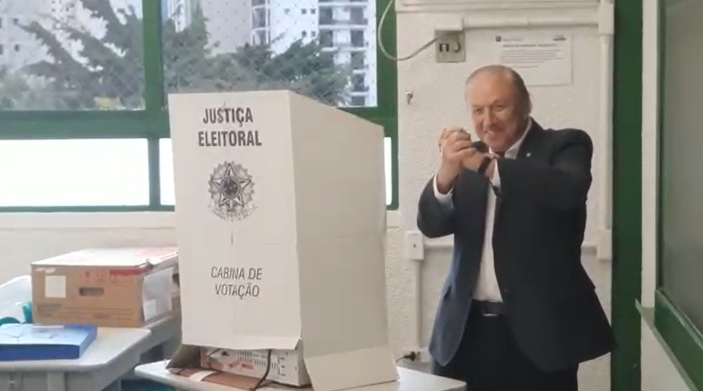 José Maria Eymael vota em São Paulo