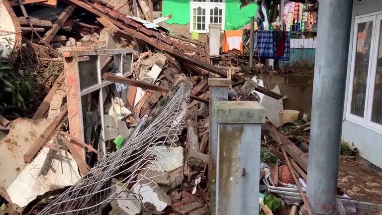 Número de mortos em terremoto na Indonésia sobe para 268; muitos eram crianças