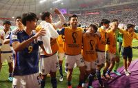 Japoneses que surpreenderam a Alemanha na Copa jogam em times do país