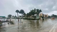 Após atingir a Flórida, nos EUA, furacão Nicole é rebaixado a tempestade tropical