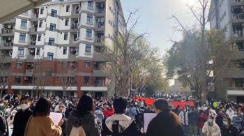 Manifestações contra lockdowns e política de tolerância zero contra Covid-19 se espalham por cidades chinesas