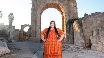 A modelo Juliana Nehme está retida no Líbano e afirma ter sido vítima de gordofobia pela Qatar Airways