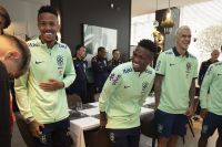 Jogadores se apresentam à seleção brasileira nesta segunda e fazem primeiro treinamento