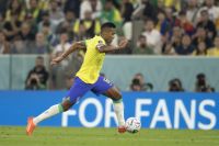 Alex Sandro está fora da partida do Brasil contra Camarões