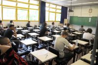 Acesso a recursos para ensino integral é “muito difícil” para 61% dos dirigentes escolares, diz pesquisa