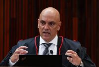 Moraes diz que Do Val não quis formalizar denúncia e ironiza tentativa de golpe: “ideia genial”