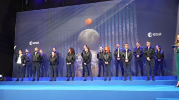 Terceira geração de astronautas europeus inclui cinco astronautas de carreira, 11 membros de uma reserva e um profissional com deficiência física