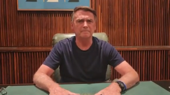 O presidente Jair Bolsonaro (PL) publicou um vídeo em seu Facebook na noite desta quarta-feira (2) em que pede que seus apoiadores desobstruam as rodovias que estão ocupando por todo o país