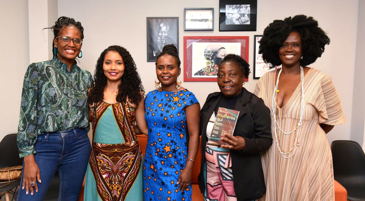 Djamila Ribeiro, Gessiane Nazário, Valéria Pôrto, Sandra Andrade e Selma Dealdina, no lançamento oficial do livro "Mulheres Quilombolas: territórios de existências negras femininas".