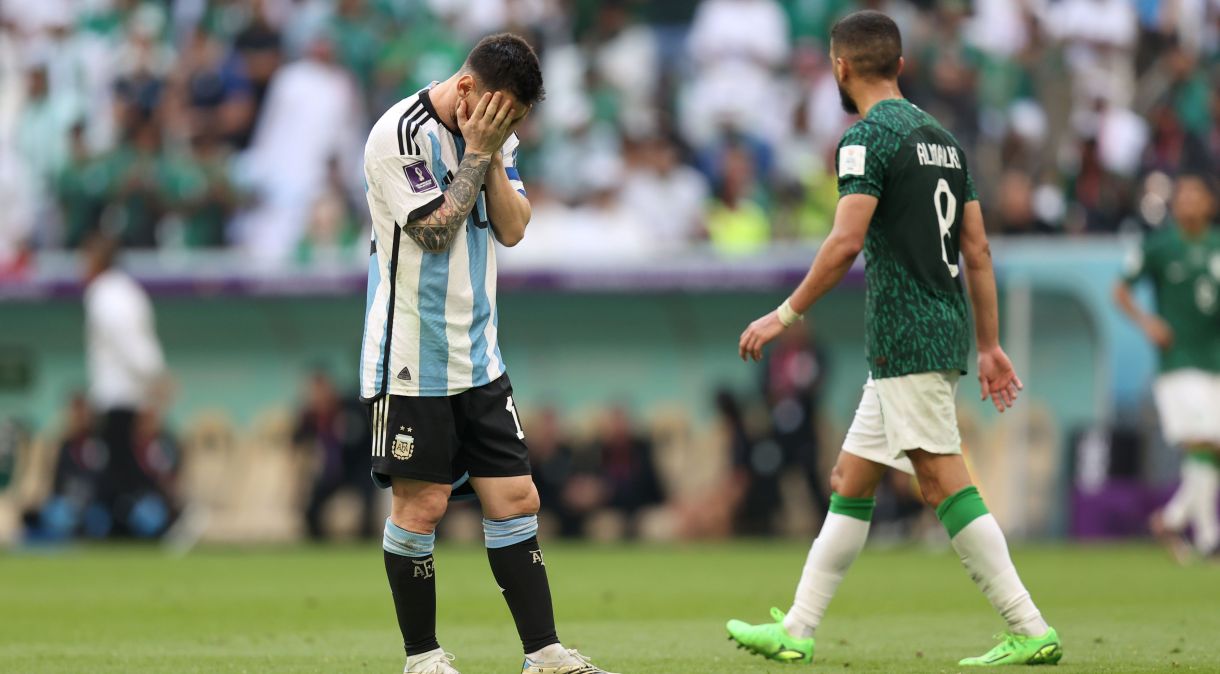 Messi se lamenta durante derrota da Argentina para a Arábia Saudita por 2 a 1