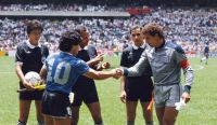 Fifa recorda aniversário de Maradona com vídeo do Gol do Século; assista