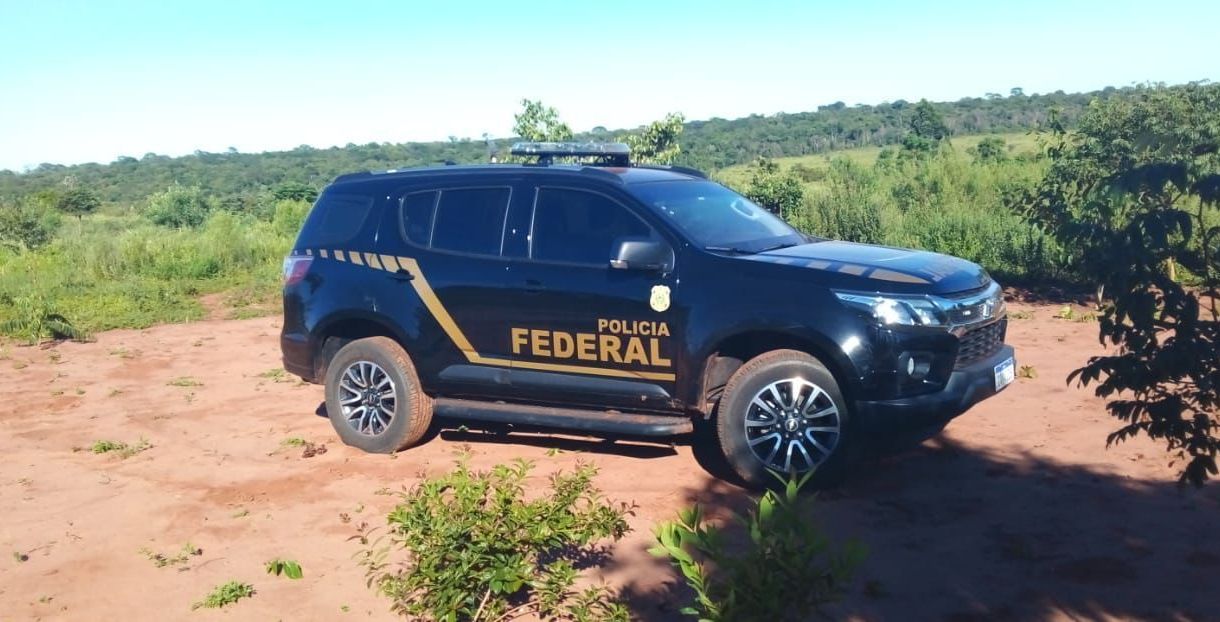 Viatura da PF; agentes combatem tráfico de indígenas para o Paraguai