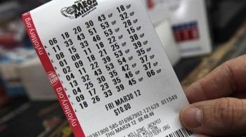 Nesta sexta-feira, 25 de novembro, ocorre o sorteio da loteria Mega Millions dos Estados Unidos, com prêmio no valor de 284 milhões de dólares. Cada vez mais popularizada em nosso País, milhares de brasileiros estão comprando seus bilhetes oficiais on-line para garantir a participação. E grande parte dos jogadores, para não perder a oportunidade de ganhar em cada sorteio, optam por fazer uma assinatura e participar on-line dos sorteios de forma consecutiva.