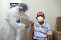 Recife: idosos acima dos 80 anos começam receber dose de reforço contra a Covid