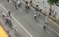 Torcidas do Cruzeiro e Atlético Mineiro entram em confronto em bairro de BH