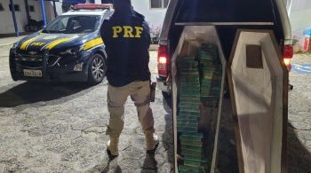 A droga foi apreendida na rodovia Fernão Dias; caixão viajava de São Paulo para Belo Horizonte e motorista receberia quantia em dinheiro pelo transporte