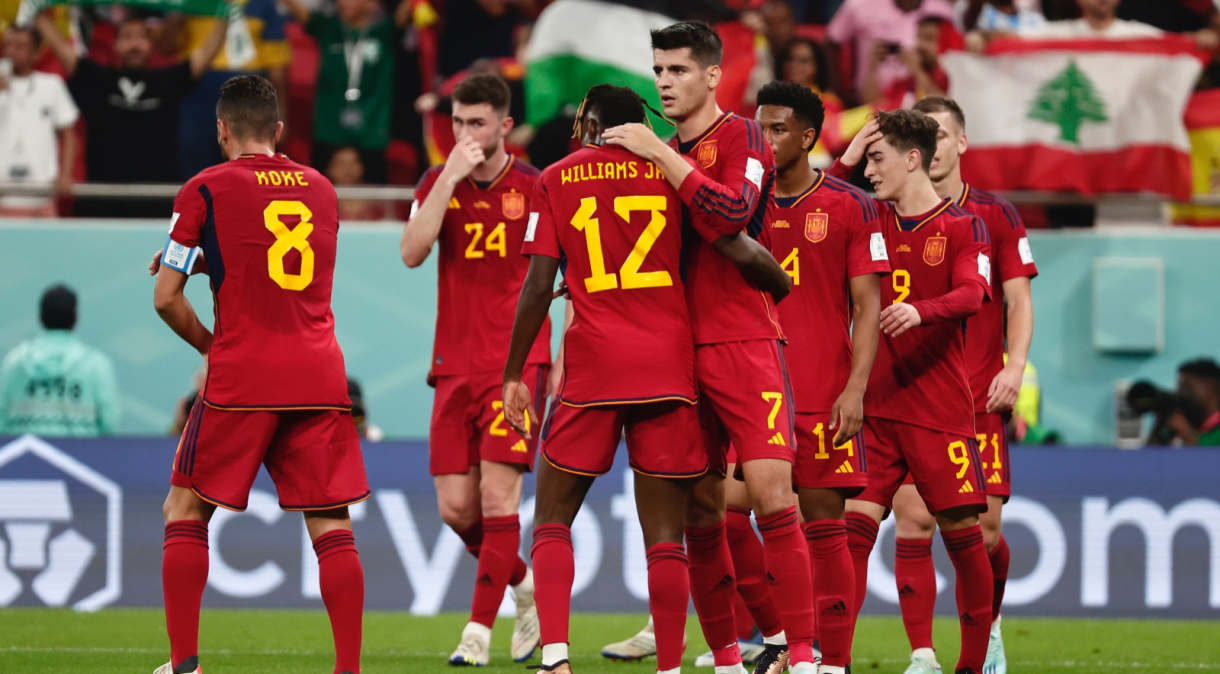 Seleção Espanhola após a vitória por 7 a 0 contra a Costa Rica