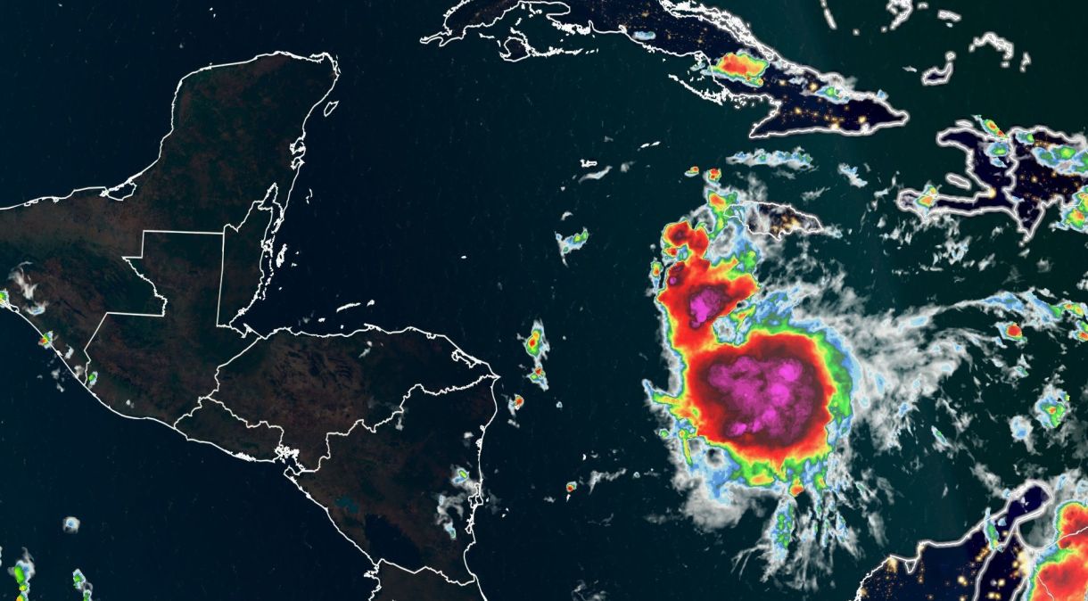Tempestade tropical Lisa se tornou um furacão nesta quarta-feira (2)