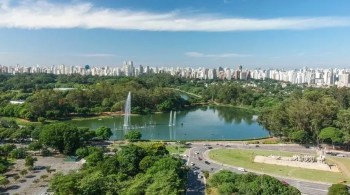 Segundo a Polícia Militar de São Paulo, corpo estava sem vestimentas e já em estado de decomposição; administração do parque ainda não se manifestou sobre o ocorrido