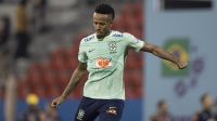 Tite pode improvisar o zagueiro Éder Militão para substituir o lateral Danilo