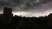 Corredor de umidade provoca chuva intensa no Ano Novo no Sudeste, afirma meteorologista