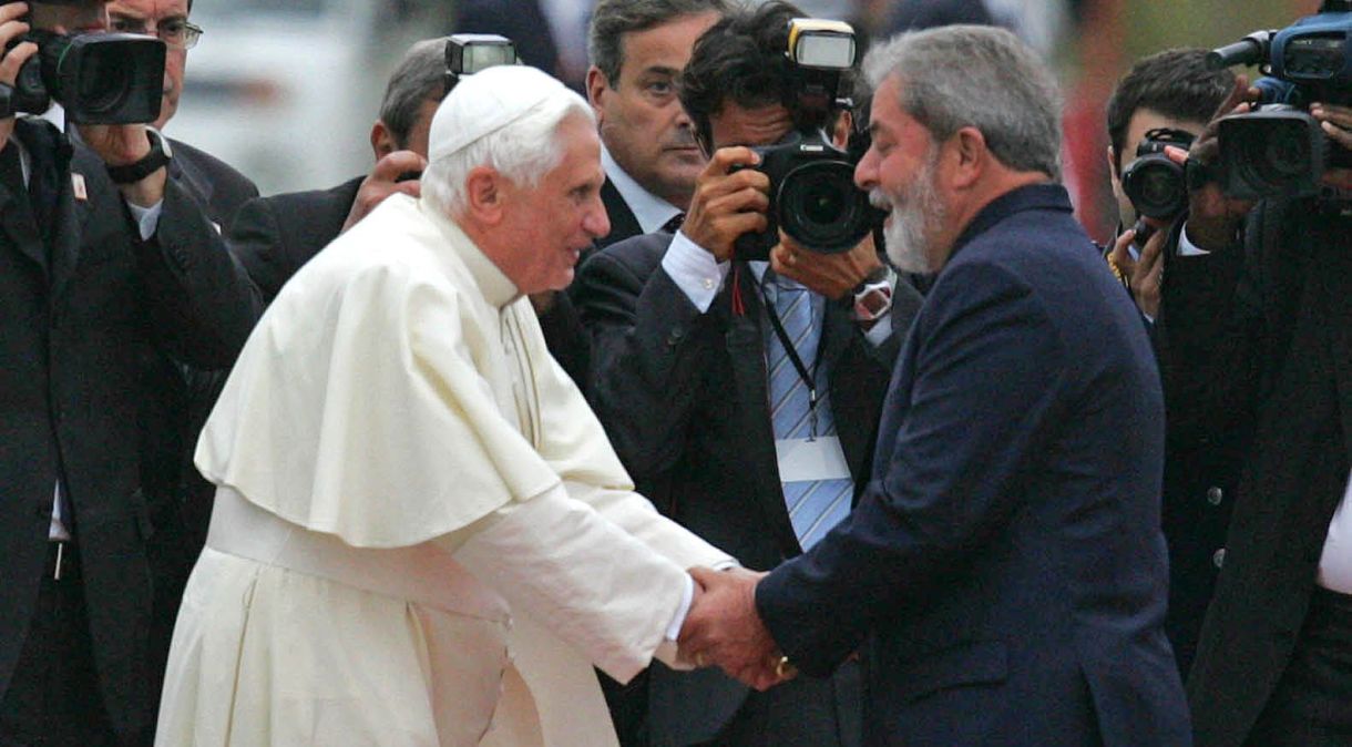 Lula recebe Bento XVI em visita ao Brasil em 2007