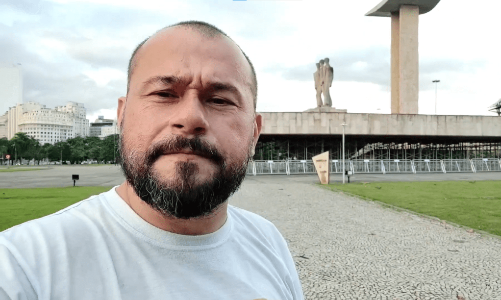 Ramiro Junior, de 49 anos, conhecido como Ramiro dos Caminhoneiros, foi preso nesta sexta-feira (20) pela Polícia Federal por envolvimento com os atos criminosos em Brasília no dia 8 de janeiro.