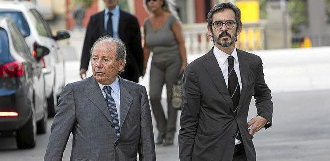 Cristóbal Martell (dir.) acompanhando seu cliente José Luis Núñez (esq.), empresário espanhol e ex-presidente do Barcelona.