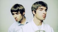 Oasis: 1 dia após anunciar retorno aos palcos, banda nega que tocará em festivais